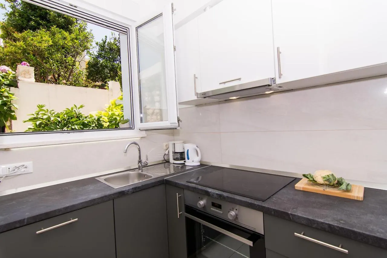 Apartmani Mlacic Donji Okrug  Donji Okrug (Ciovo)