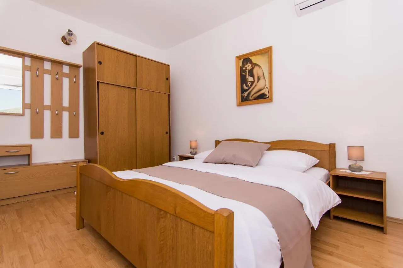 Apartment Apartmani Mlacic Donji Okrug  Croatia