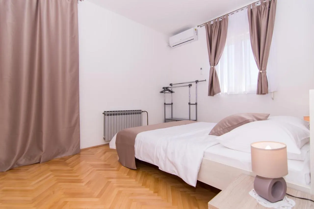 Apartmani Mlacic Donji Okrug  0*, Donji Okrug (Ciovo)